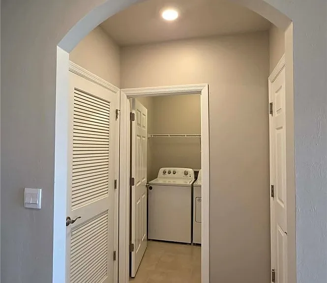 1437 NW 31st Pl — Photo 5