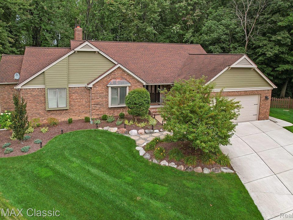 1st image of 30438 Aston Ct