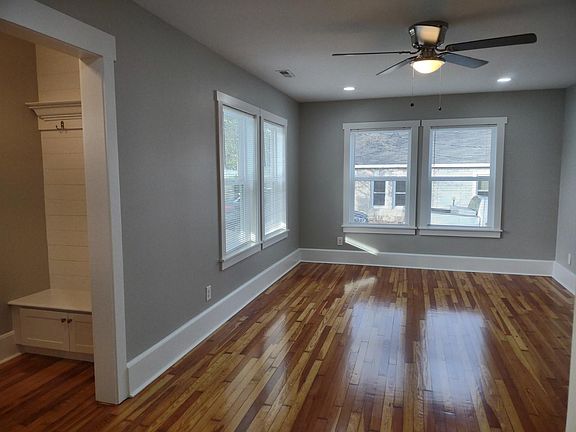 3rd image of 208 Guyler St