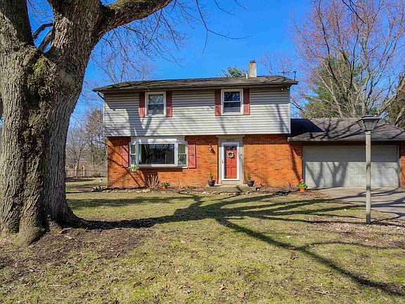 2nd image of 52575 Walsingham Ln