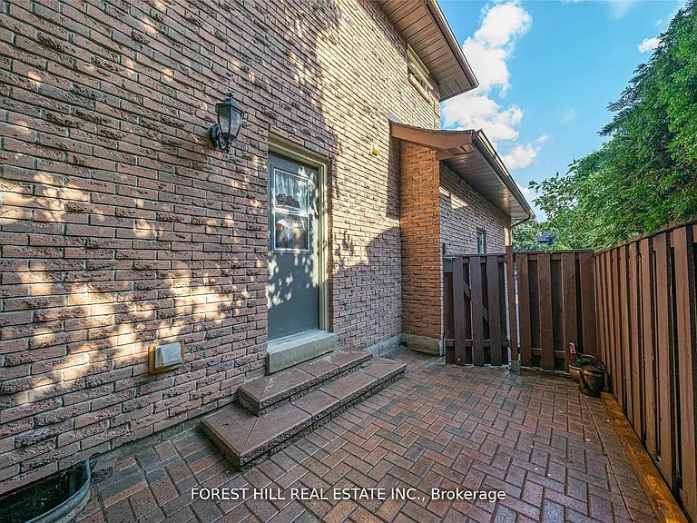 54 Pennock Cres — Photo 24
