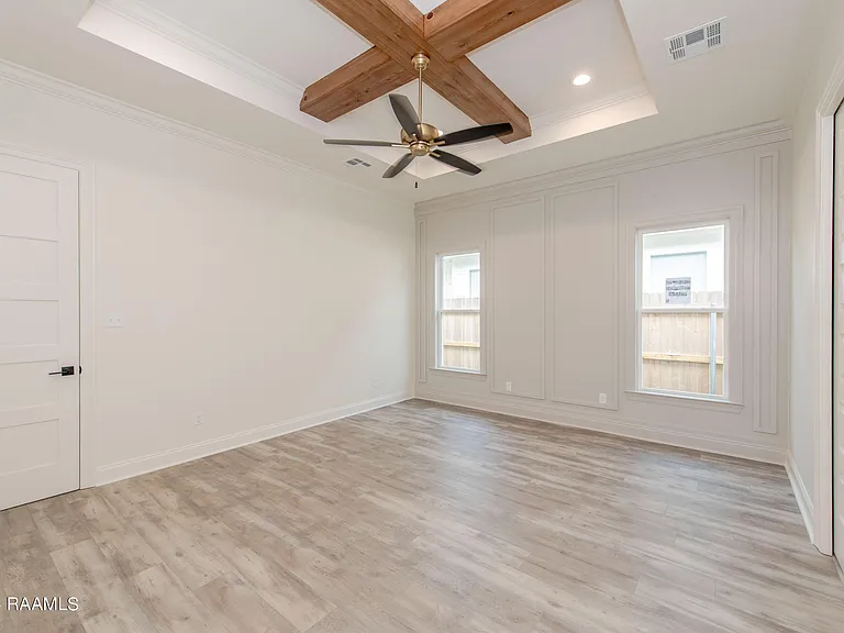 424 Dunvegan Ct — Photo 19