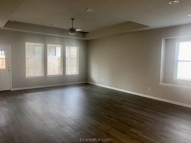 3 bed, 2059 sqft, $2,100 — Photo 3