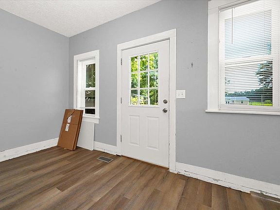 4th image of 70 Mason Lynn Dr