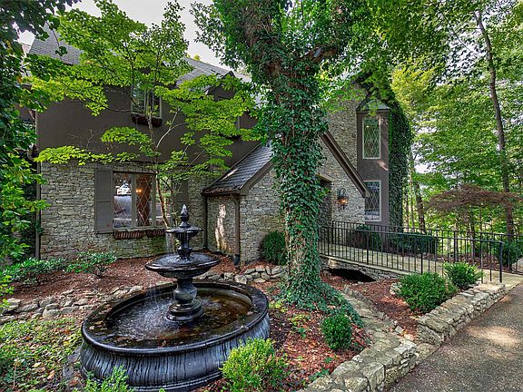 3rd image of 181 Morningstar Ct