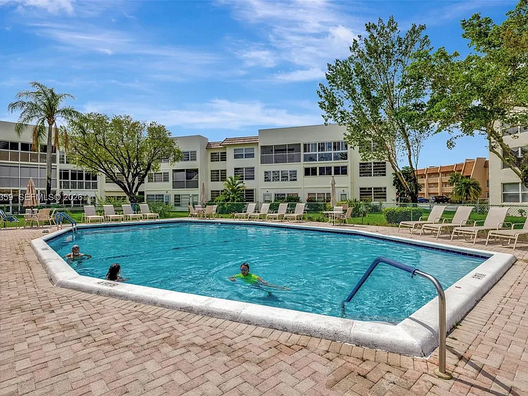 6800 Royal Palm Blvd #302F — Photo 33