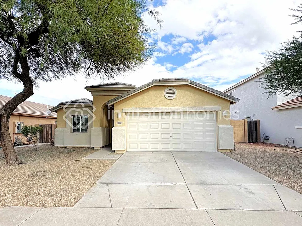 537 S 150th Dr