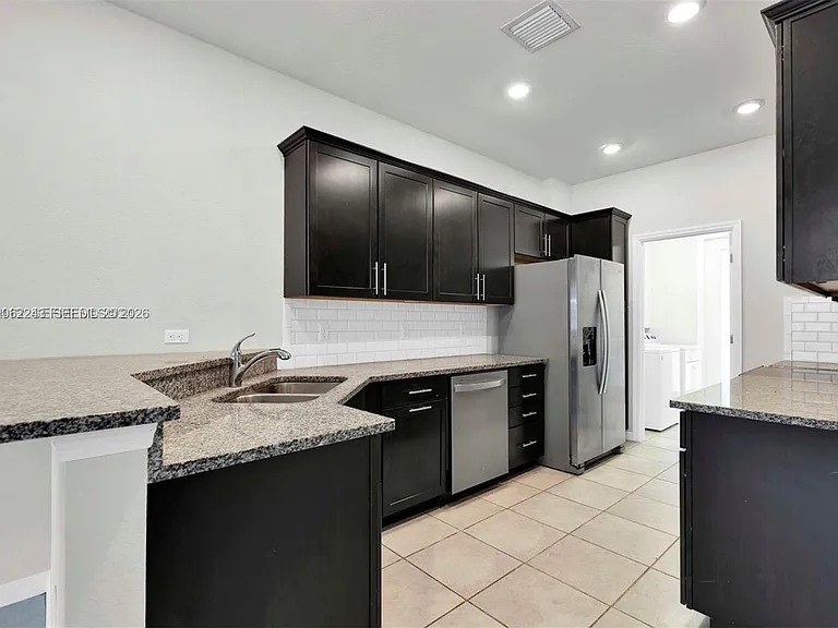 1240 Eucalyptus Dr #2 — Photo 7