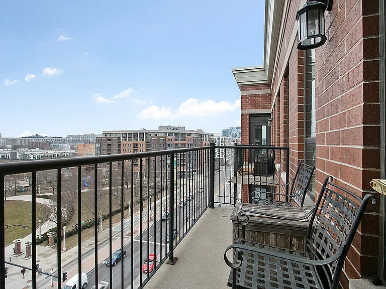 343 W Old Town Ct #710 — Photo 9
