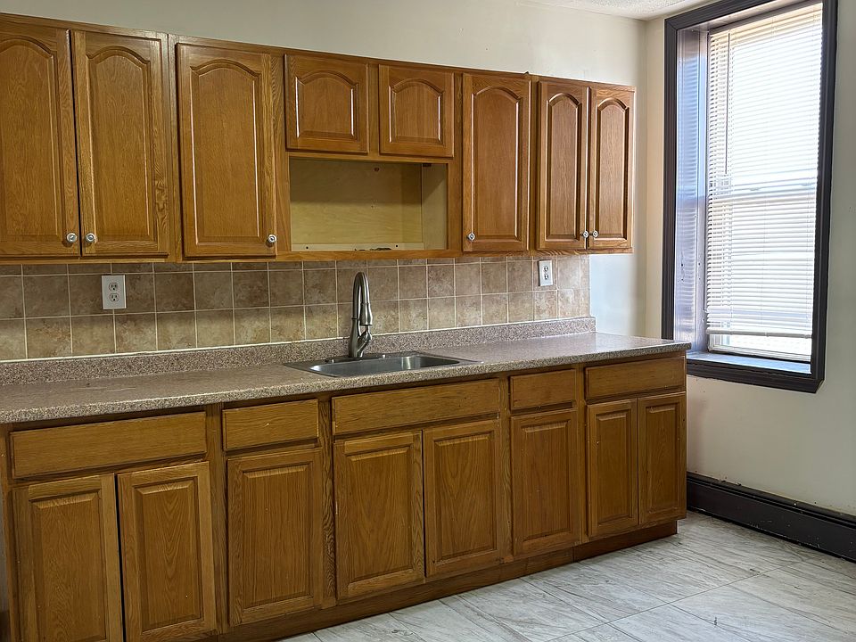 2nd image of 229 Berkeley Ave #2L