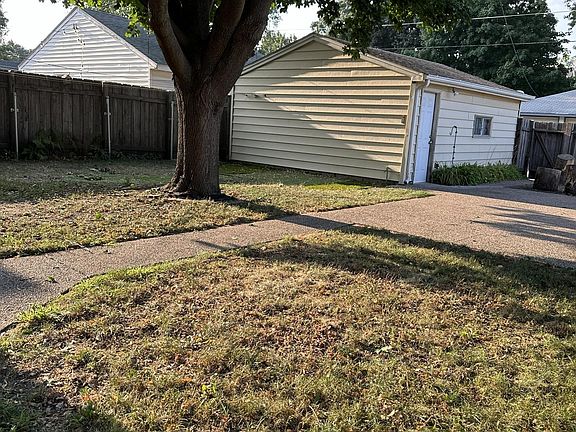 4th image of 823 Juno Ave