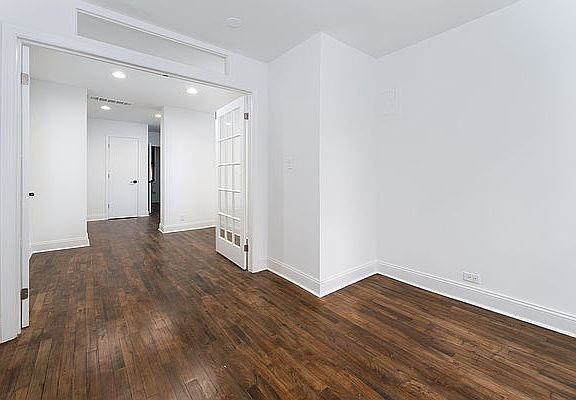 4th image of 32 Cornelia St #2A