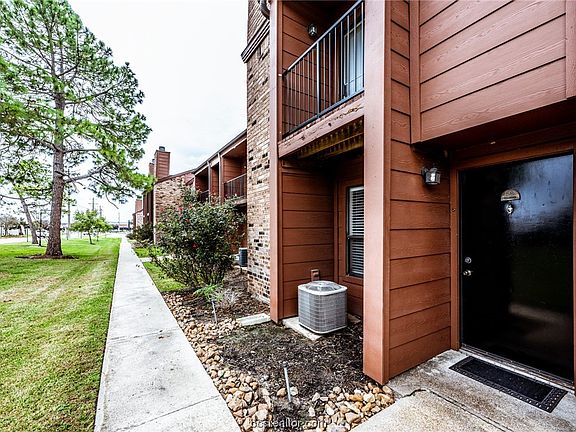 3rd image of 904 University Dr #58