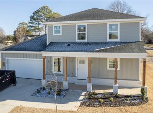 519 S 14th St, Rogers, AR 72758
