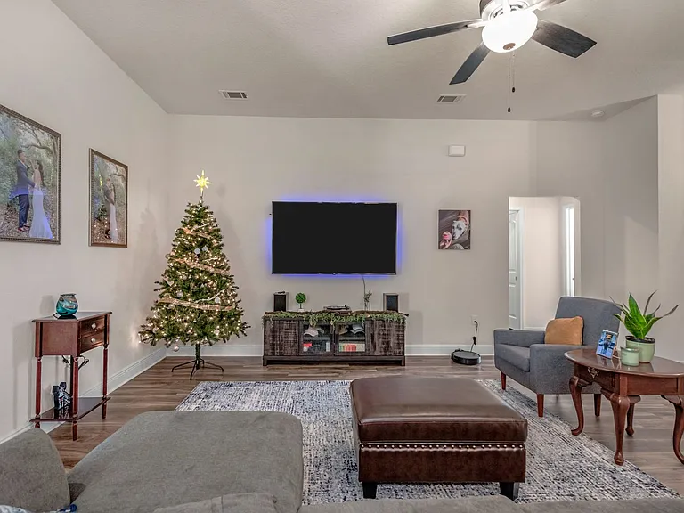 5101 Peach Dr — Photo 3