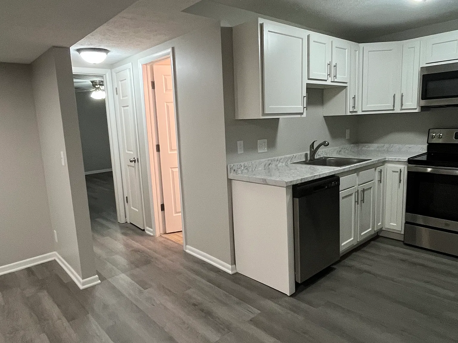 2 bed, 500 sqft, $1,300 — Photo 2