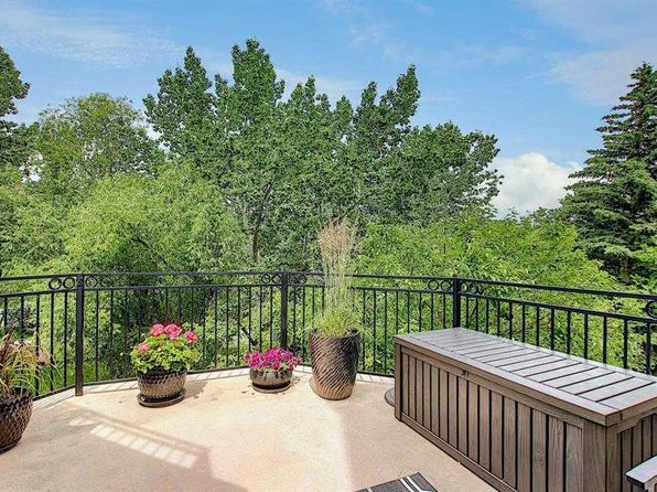 400 S Eau Claire Ave SW #5206, Calgary, AB T2P 4X2
