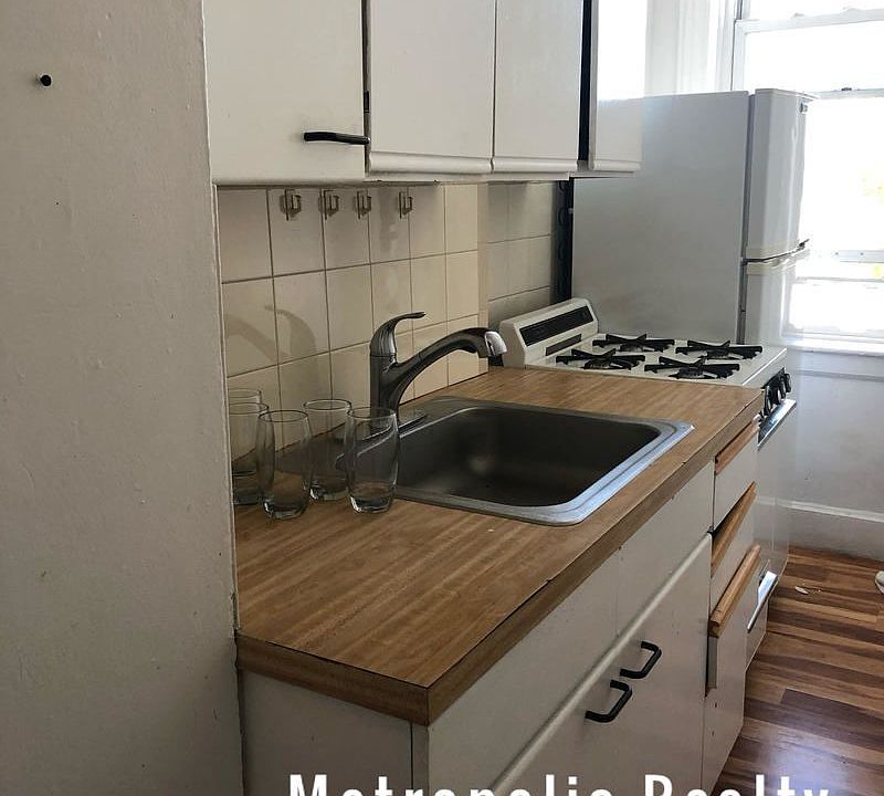 1st image of 2322 28th St APT 3C
