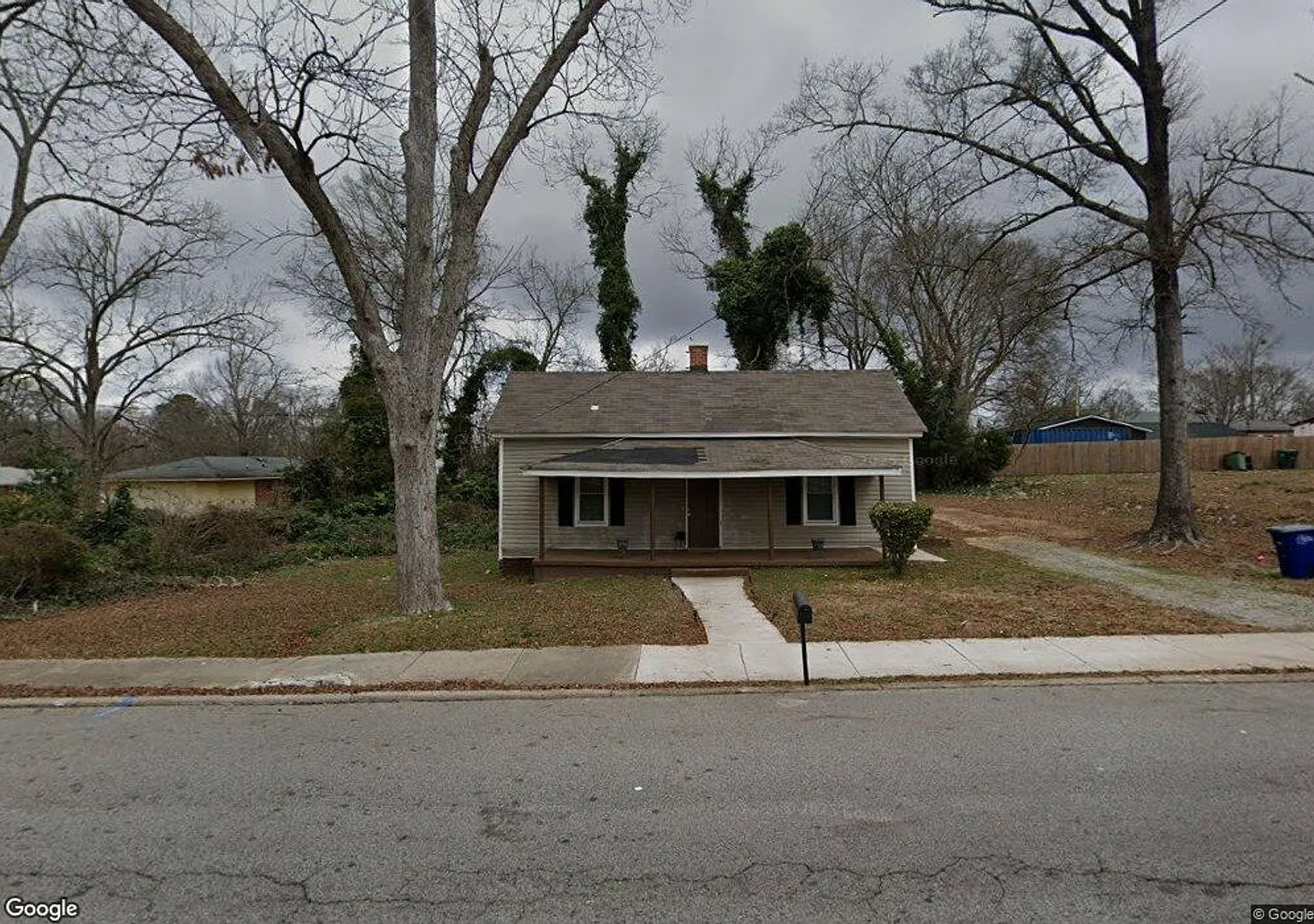 For Rent: 723 W Broad St | 2 Br 1 Ba | $1,100/Month — Photo 1