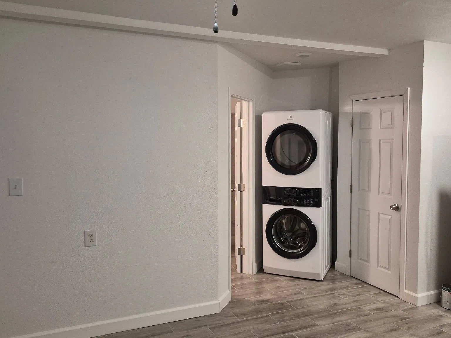 2 bed, $1,400 — Photo 2