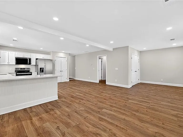 955 Columbia Dr — Photo 14