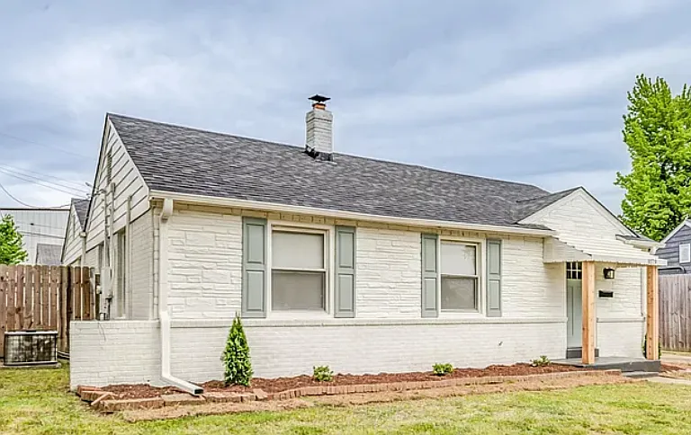 1079 Larry Ln — Photo 3