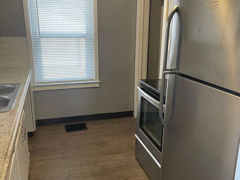 680 S Napoleon Ave — Photo 5