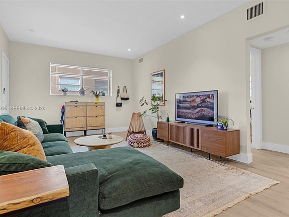 4th image of 1341 15th St APT 206