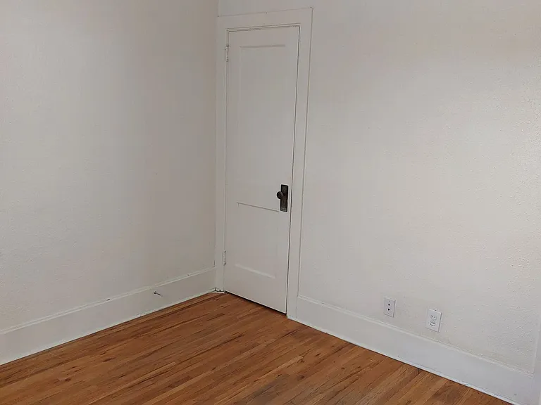 College Housing - 4 bedrooms — Photo 52