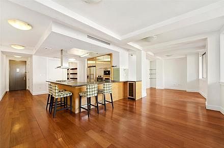 2nd image of 123 Baxter St APT 6A