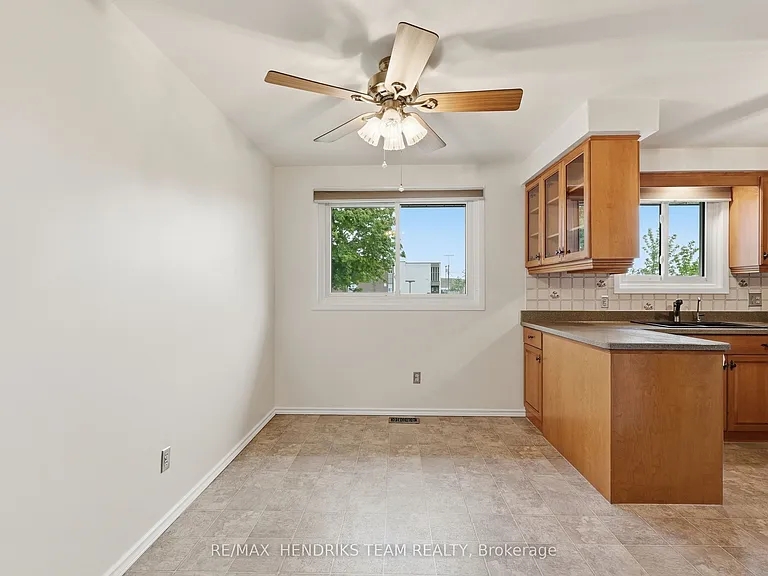 23 Crescentwood Dr — Photo 12