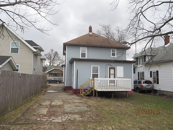 4th image of 135 Corinne St SW