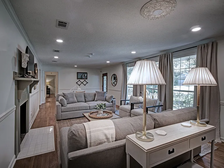 4035 Old Canton Ln — Photo 9