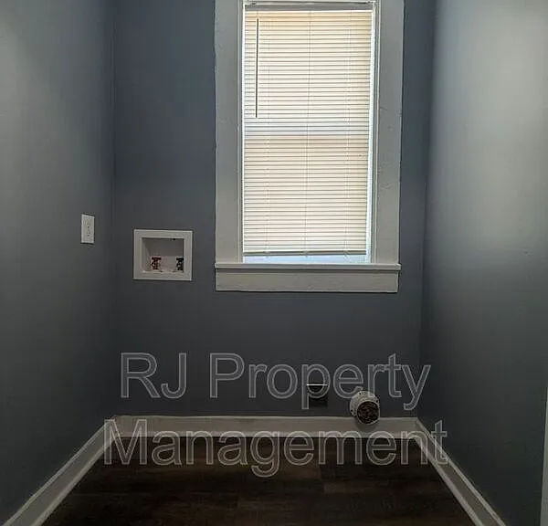 425 Carpenter St — Photo 8