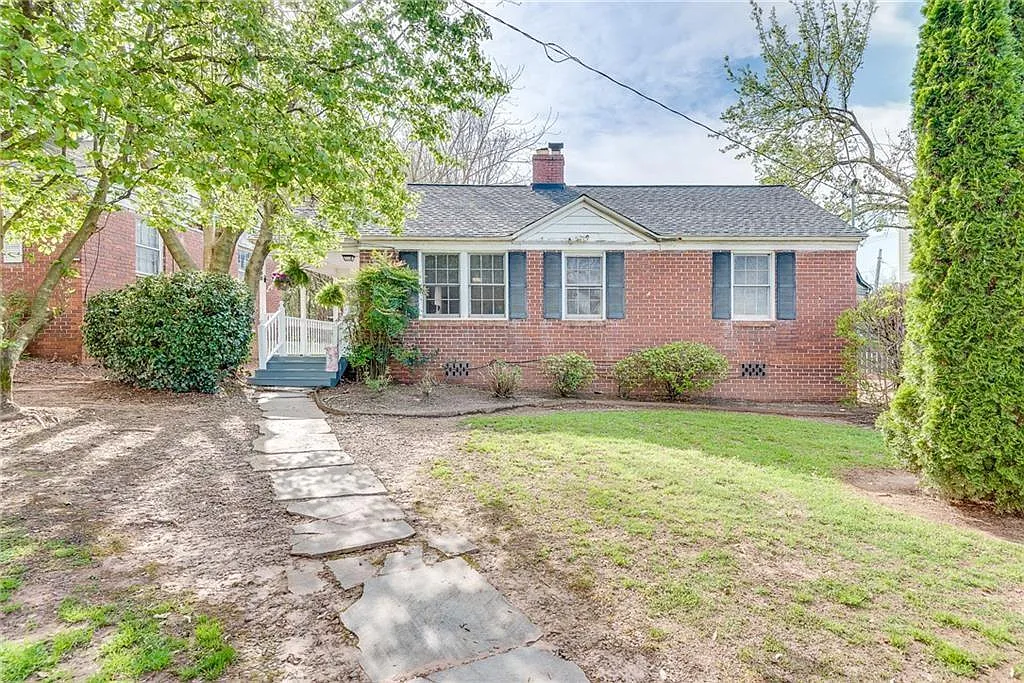 2 bed, 1.0 bath, $2,575 — Photo 1
