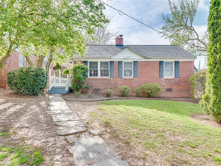 388 Ashley Ave NE — Photo 1