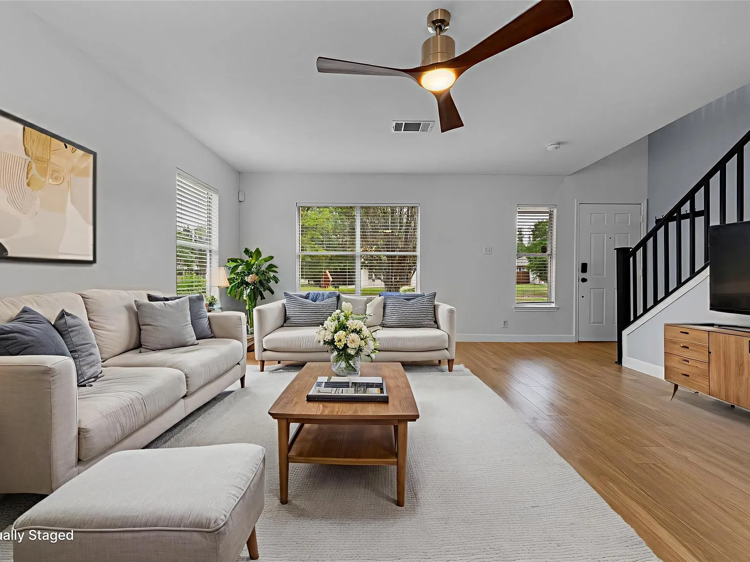 3 bed, 2.5 bath, 2183 sqft, $3,100 — Photo 3