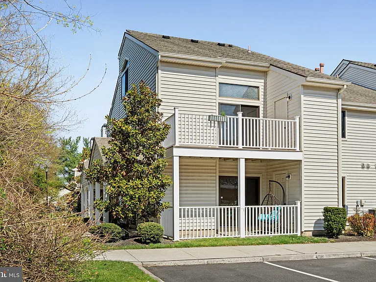 2204 Sandra Rd — Photo 40