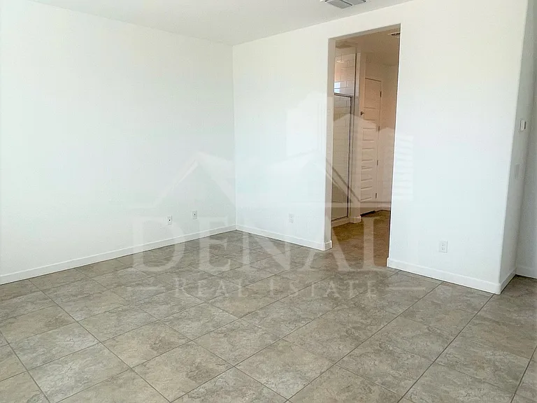 4622 N 192nd Ln — Photo 8
