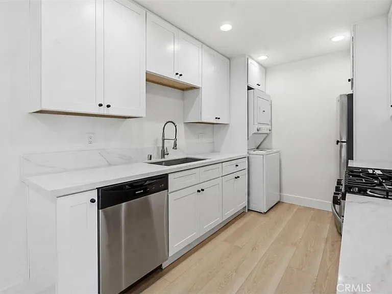 307 N Tustin Ave #B — Photo 4