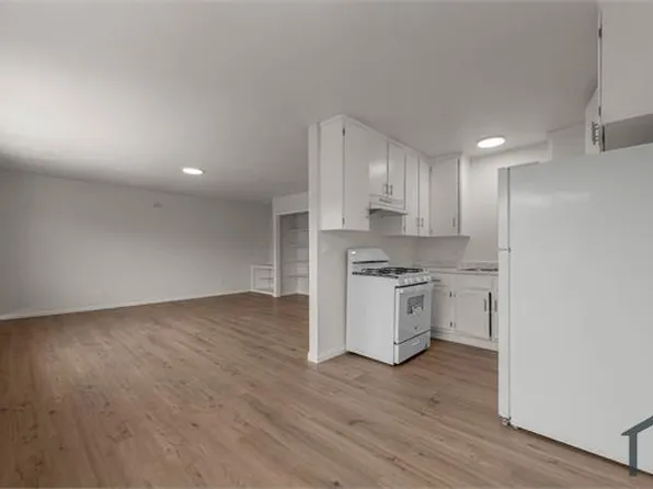 14636 Blythe St, Panorama City, CA