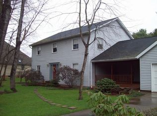 159 N Pine St, Williamstown, WV 26187