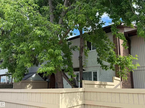 8010 141st Ave NW #10, Edmonton, AB T5C 2N9