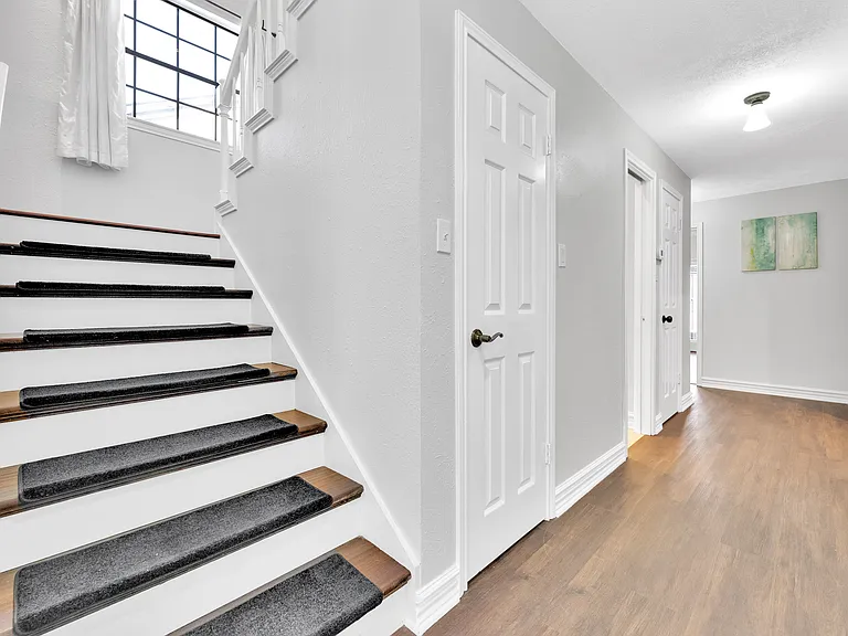 1420 Spenwick Ter — Photo 23