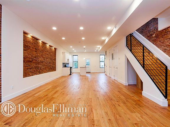 3rd image of 463 Marion St