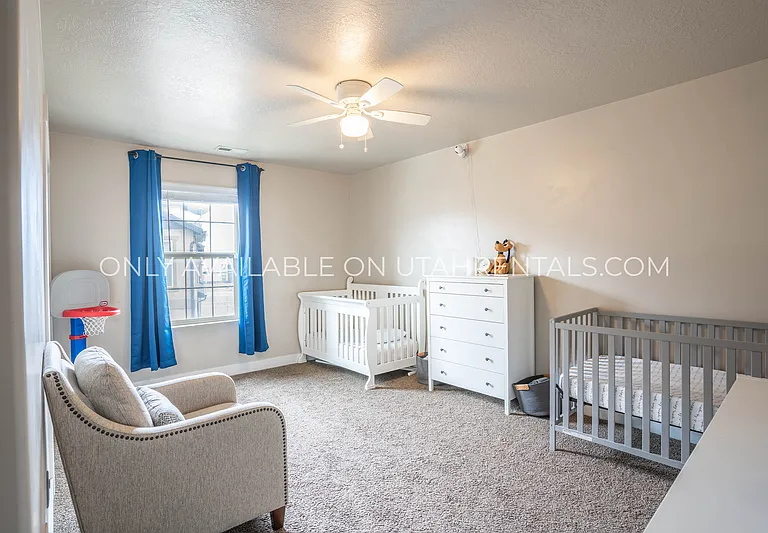 198 E Segovia Ln — Photo 17