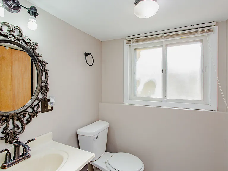 720 Durham Ln — Photo 24