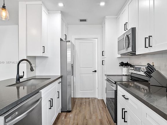 5th image of 1530 N 69th Way