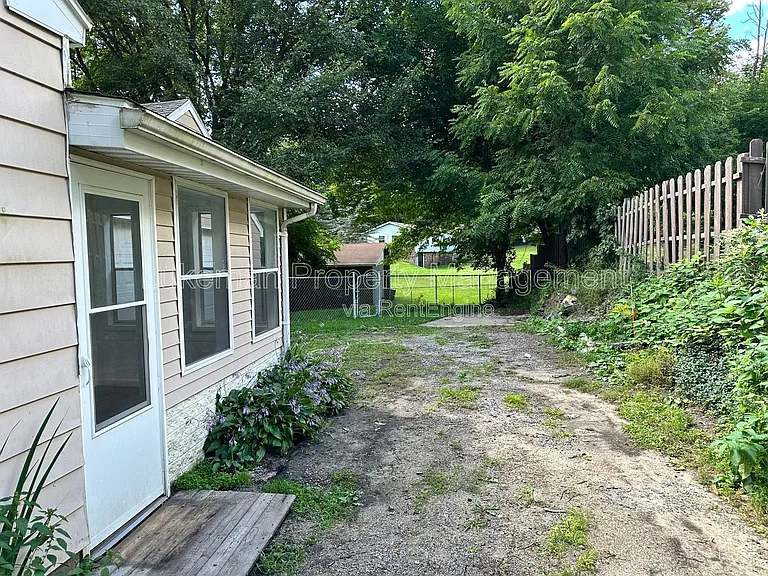 217 Wallace Ave — Photo 13