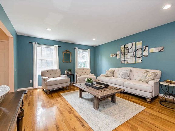 4th image of 1 Daisy Ct